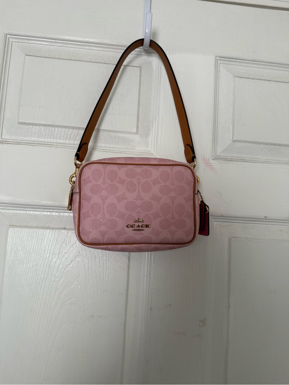 Coach Pink Signature mini
Carey Crossbody with Contrast Strap